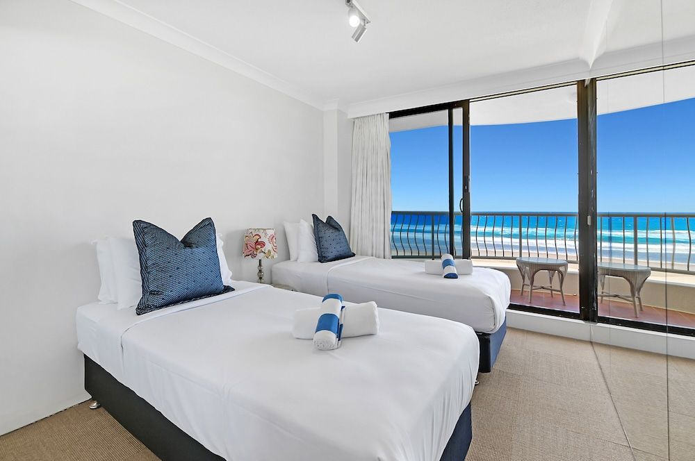 2 Bedroom Beach Front, Ocean View Apartment