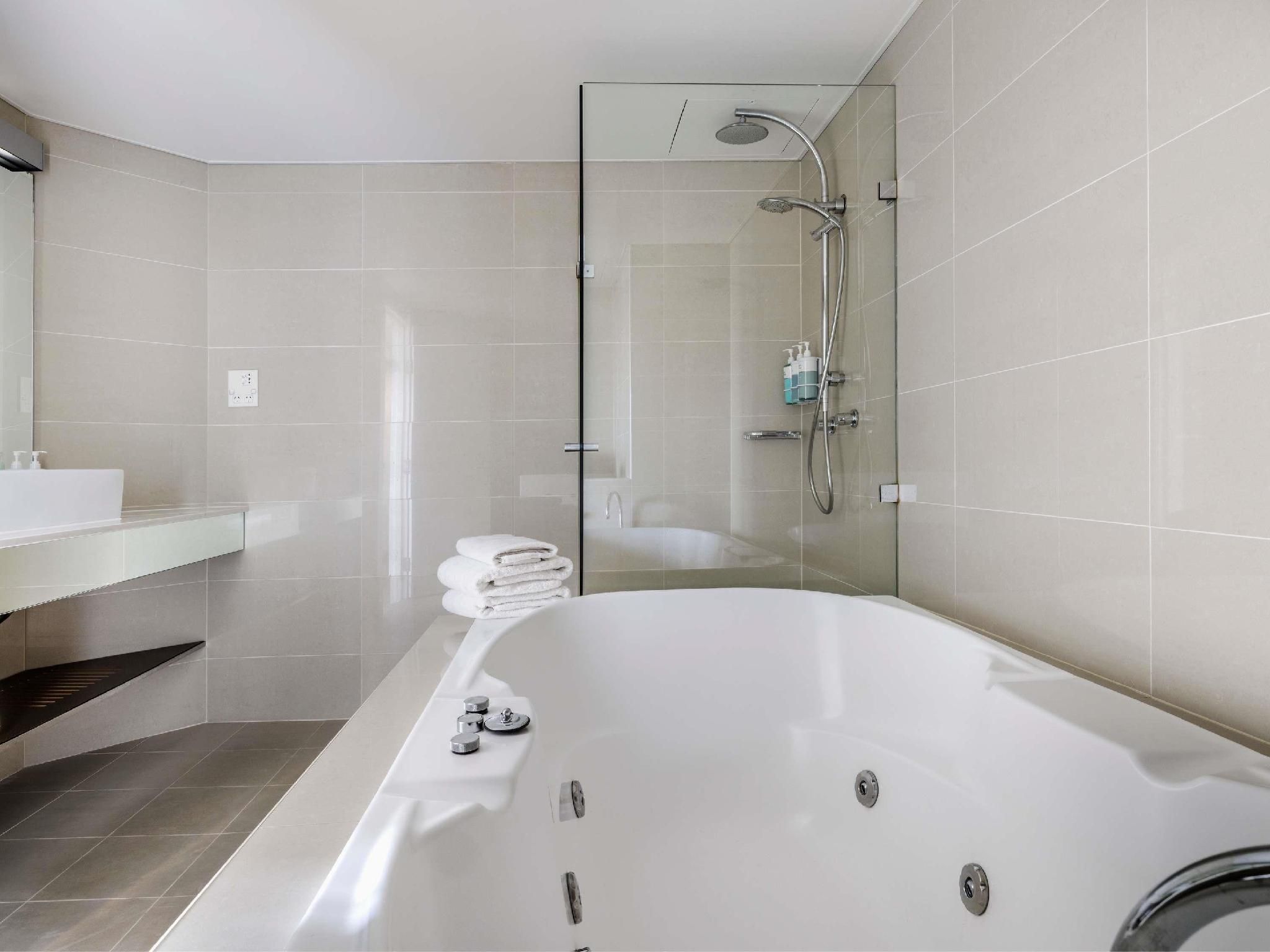 Superior King Suite