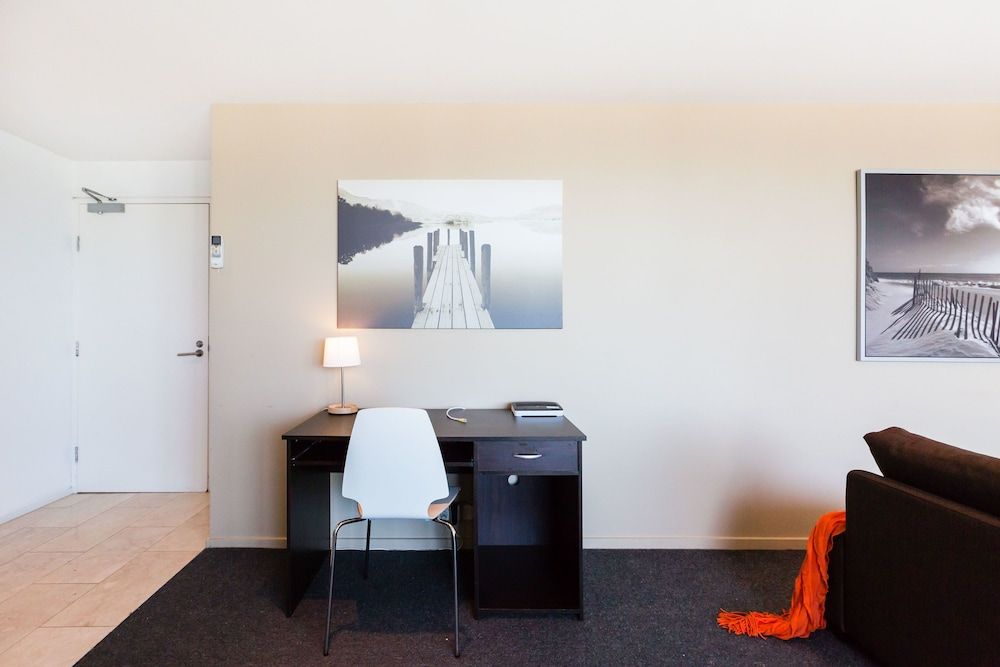 ALLINDA, 1BDR Melbourne Apartment Premium Apartment, 1 Bedroom, Balcony 12