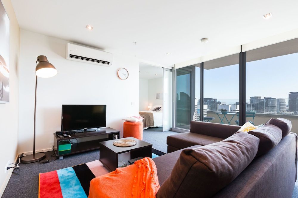 ALLINDA, 1BDR Melbourne Apartment Premium Apartment, 1 Bedroom, Balcony 2
