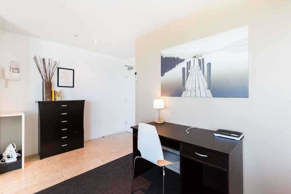 ALLINDA, 1BDR Melbourne Apartment Premium Apartment, 1 Bedroom, Balcony 11
