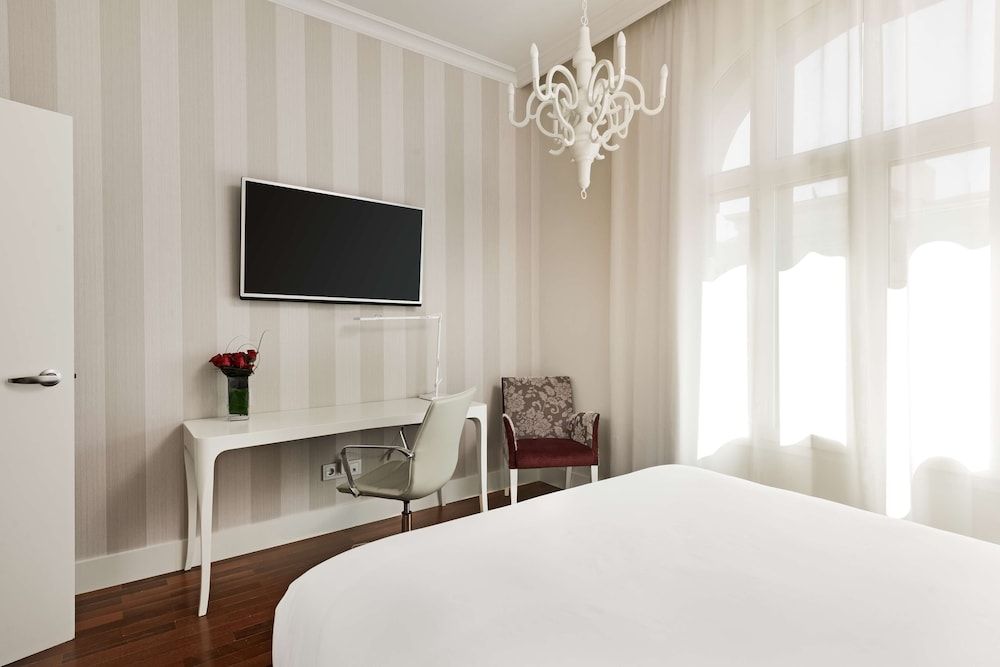 undefined NH Collection Madrid Abascal 4