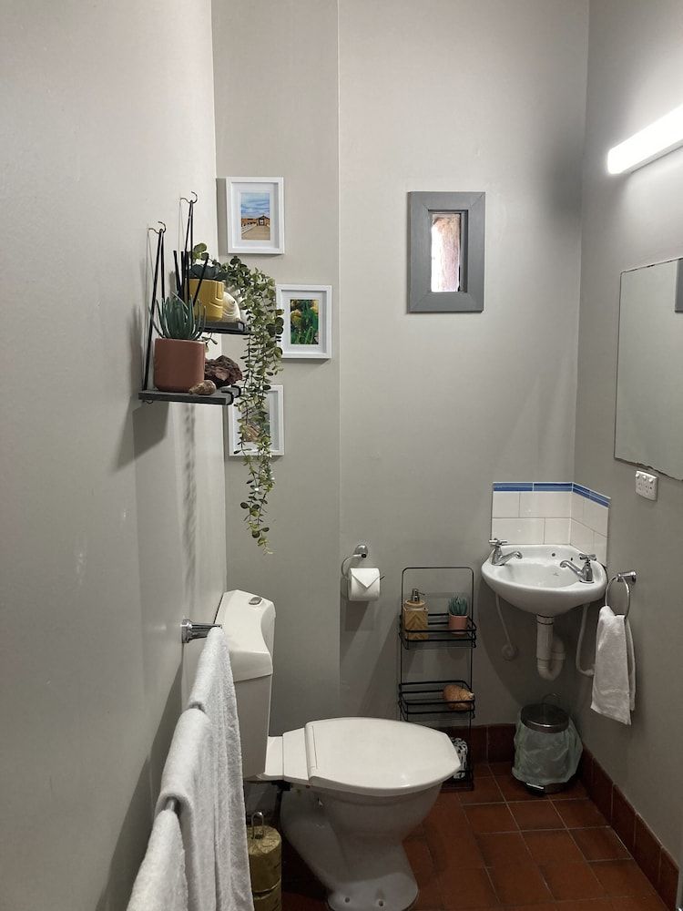 Cobb & Co Lodge Private King/Twin Ensuite 6