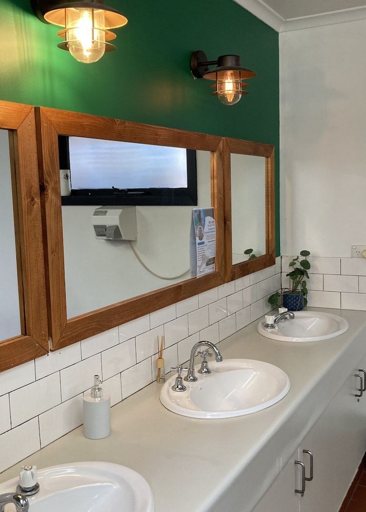 Cobb & Co Lodge Private Single Bunk Room x 1 6