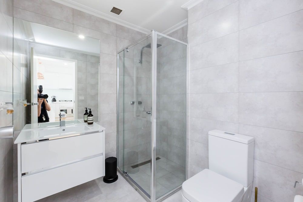 ROLAND, 1BDR Melbourne Apartment Premium Apartment, 1 Bedroom, Private Bathroom 11