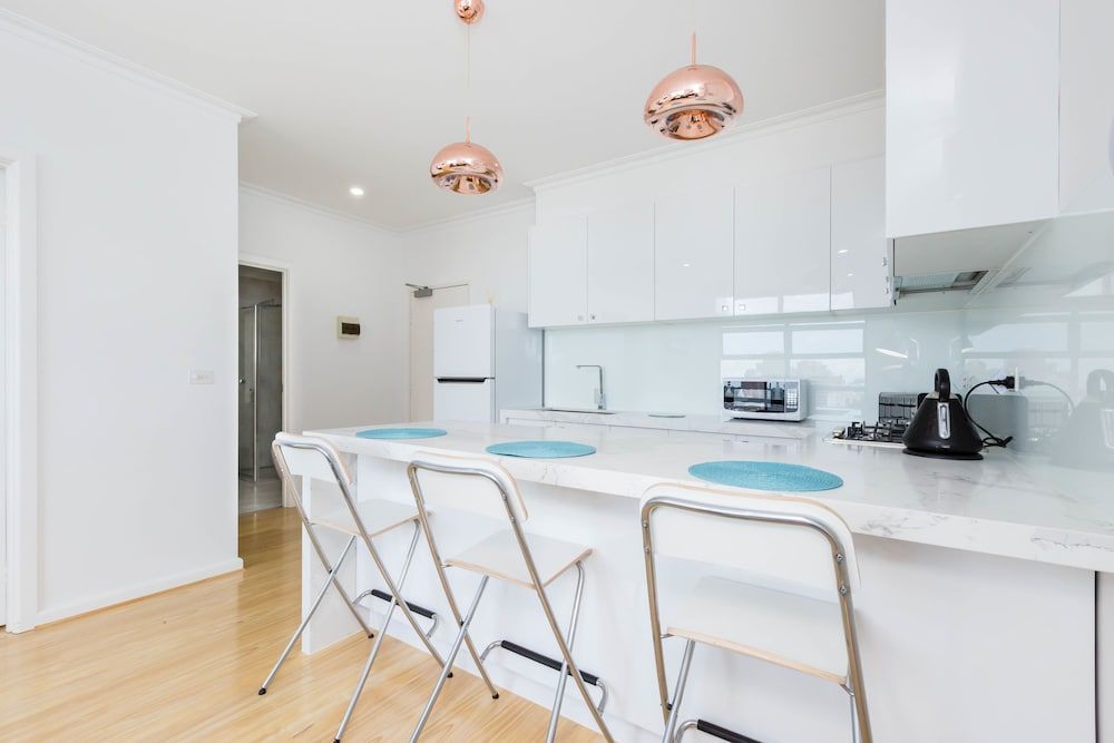 undefined ROLAND, 1BDR Melbourne Apartment 6