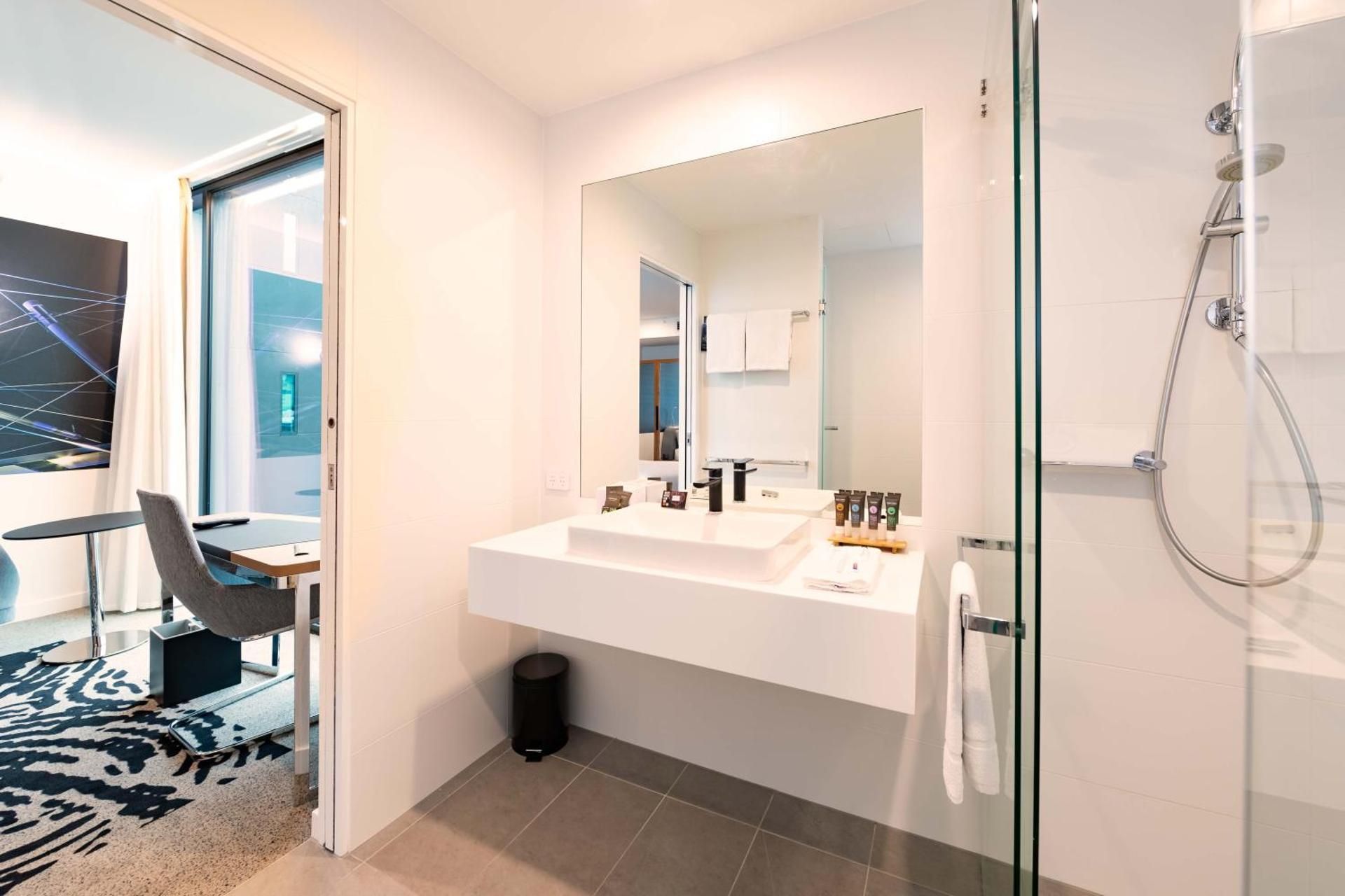 Standard Corner 'N' Room With 1 King Bed