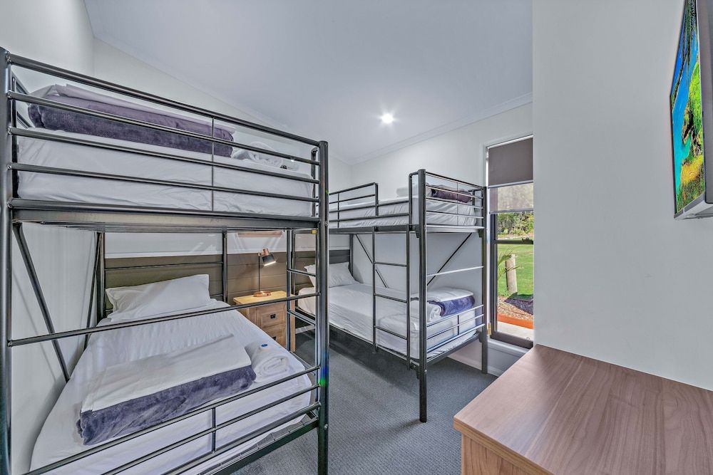 Discovery Parks - Airlie Beach Deluxe 2 Bedroom Cabin 2