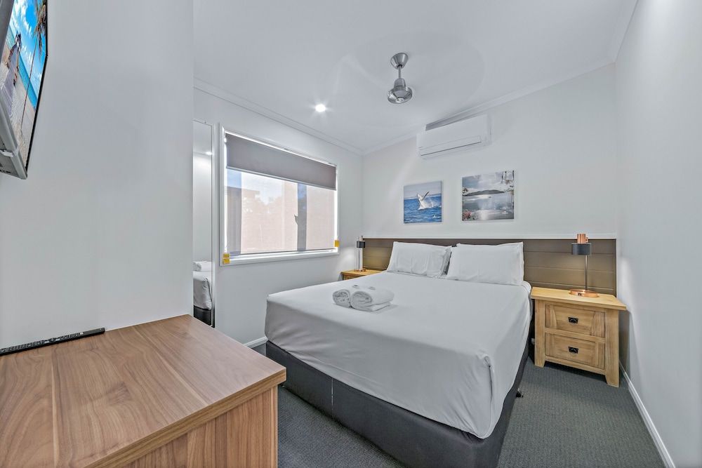 Discovery Parks - Airlie Beach Deluxe 2 Bedroom Cabin