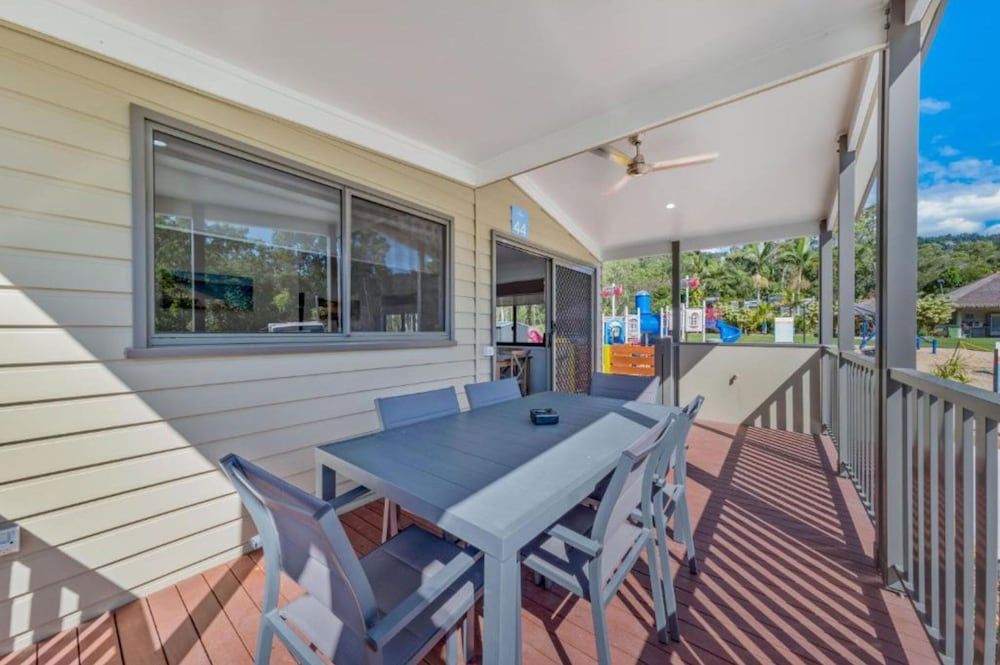 Discovery Parks - Airlie Beach Deluxe 2 Bedroom Cabin 4