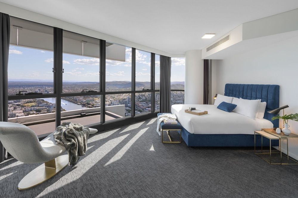 3 Bedroom South Bank Penthouse