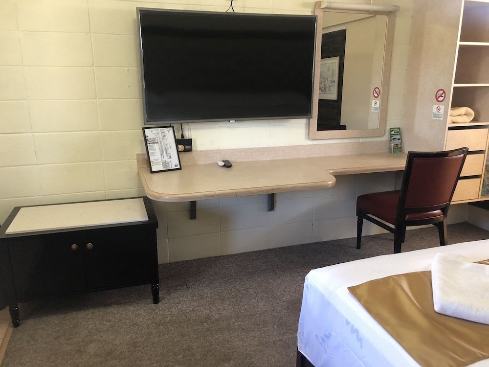 Inland Oasis Motel Premium Double Room 12