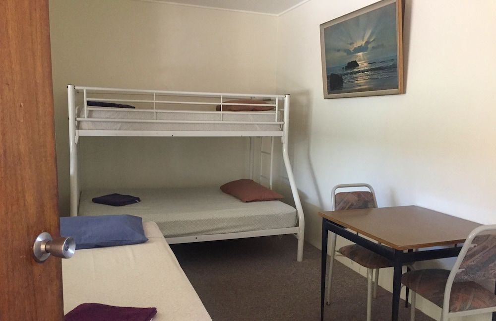 Inland Oasis Motel 2 Bedroom Suite 2