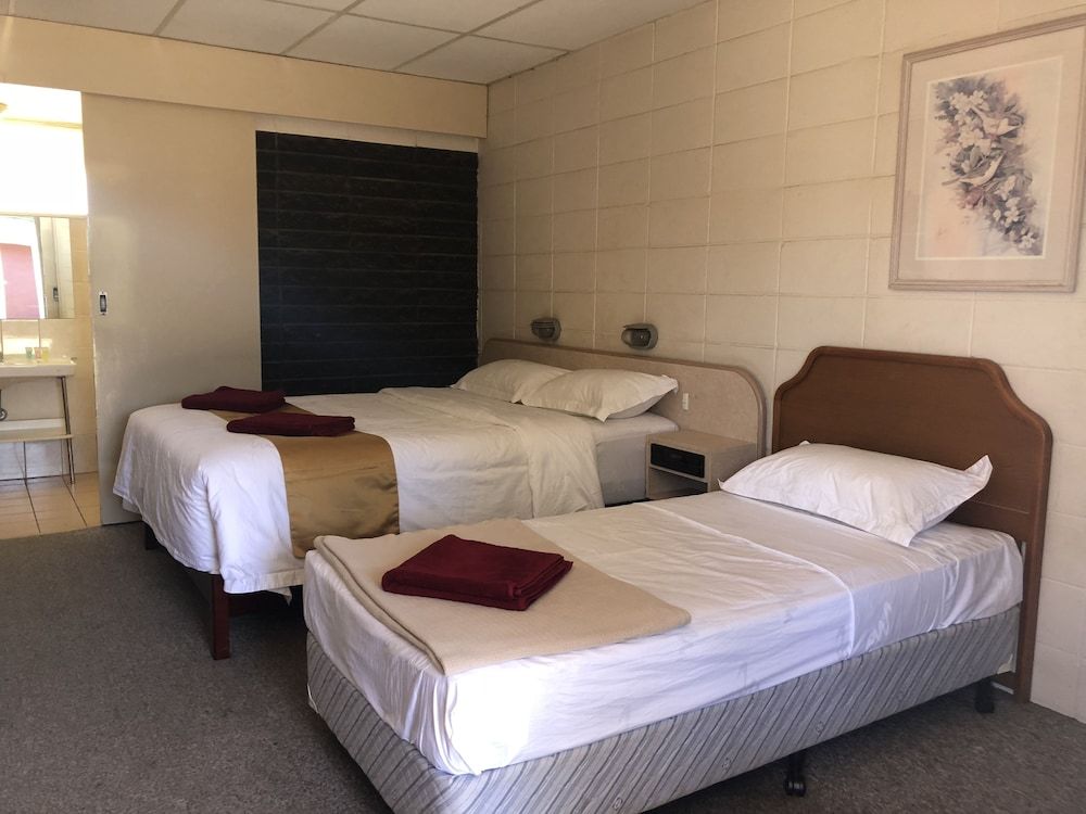 Inland Oasis Motel Motel Room