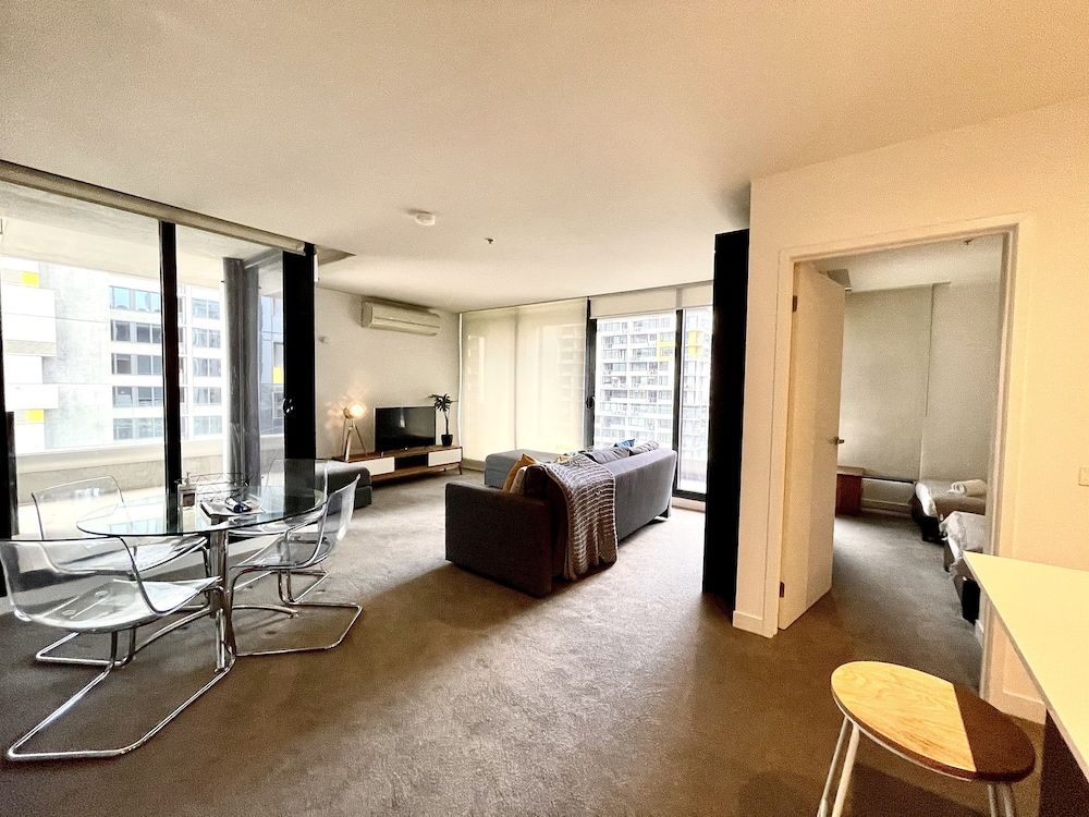 ReadySet Apartments on Spencer Family Apartment, 2 Bedrooms, Balcony, City View 7