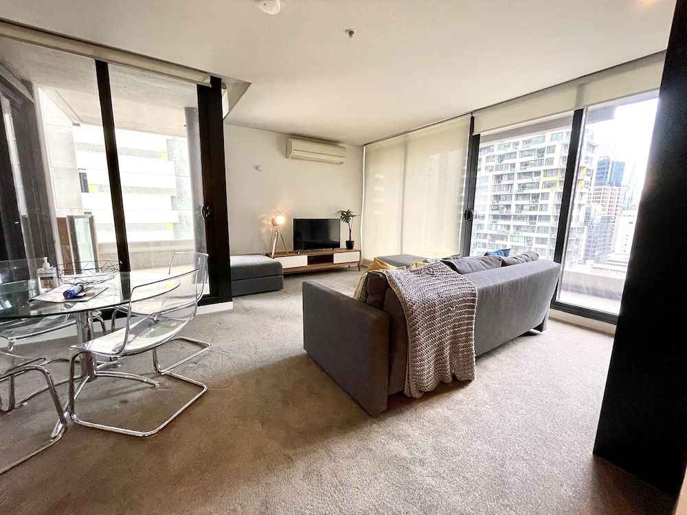 ReadySet Apartments on Spencer Family Apartment, 2 Bedrooms, Balcony, City View 6