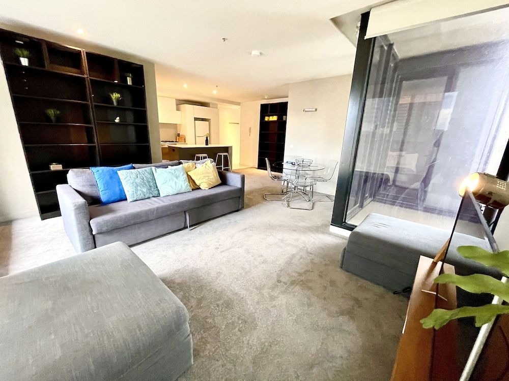 ReadySet Apartments on Spencer Family Apartment, 2 Bedrooms, Balcony, City View 8