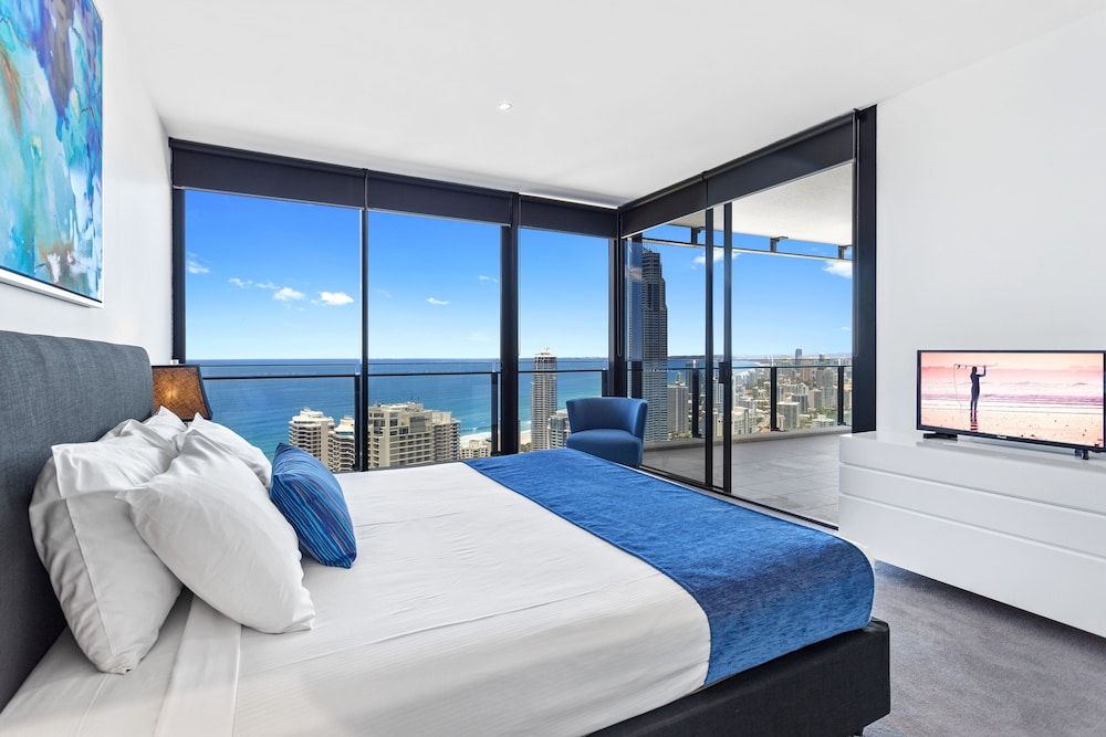 Sub Penthouse, 3 Bedrooms, 2.5 Bathrooms, Ocean View (Level 43)