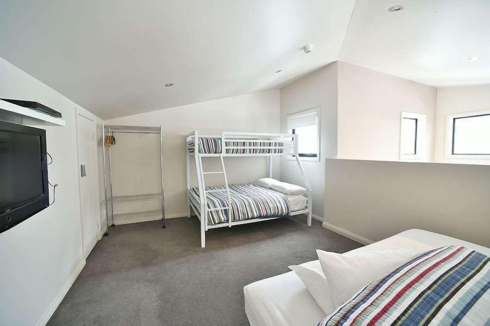2 Bedroom and a Loft Ski Chalet with Mountain View