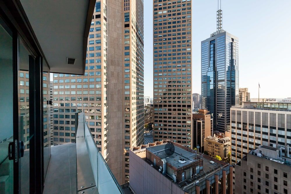 LOGAN, 2BDR Melbourne Apartment