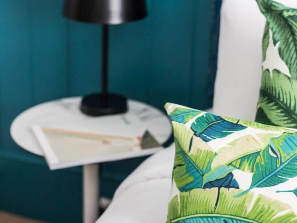 The Baxley Bondi Deluxe Twin Room (Shared Bathroom) 9