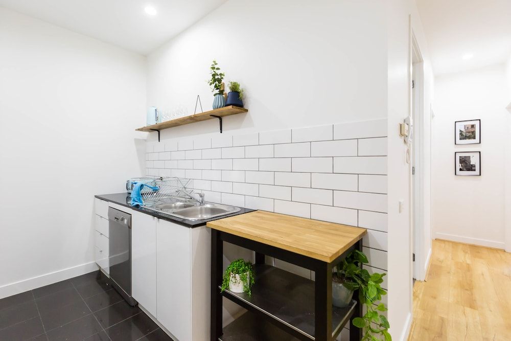undefined HAZEL, 3BDR Melbourne Apartment 10