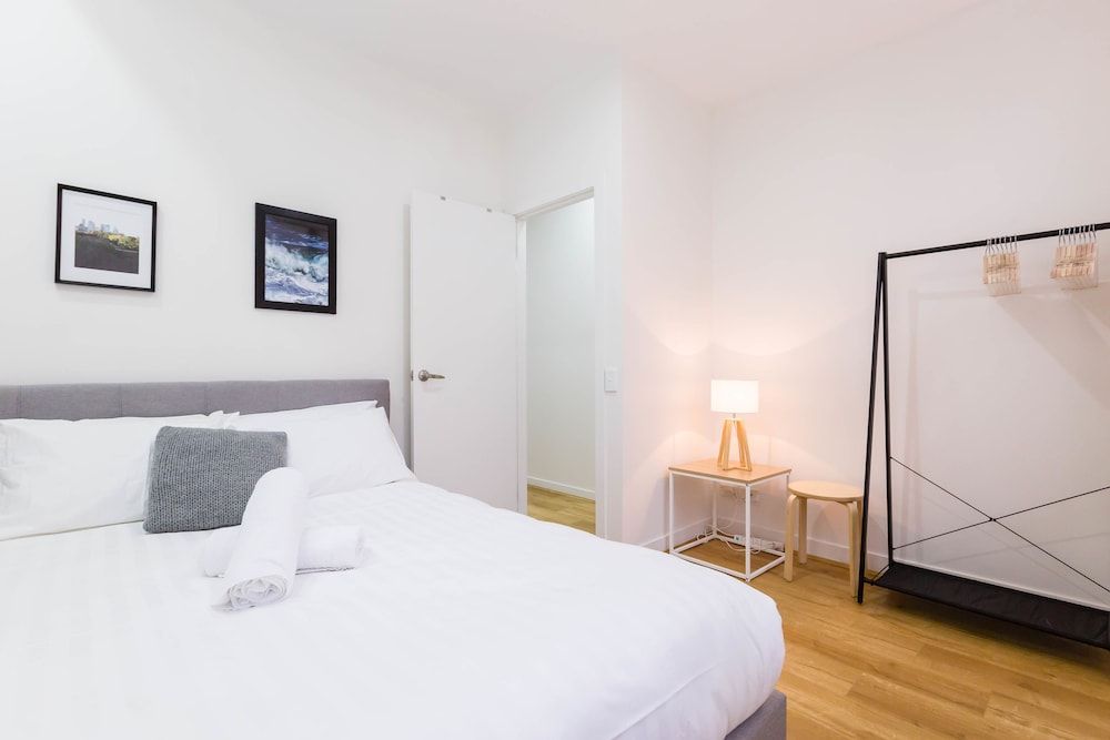 undefined HAZEL, 3BDR Melbourne Apartment 9