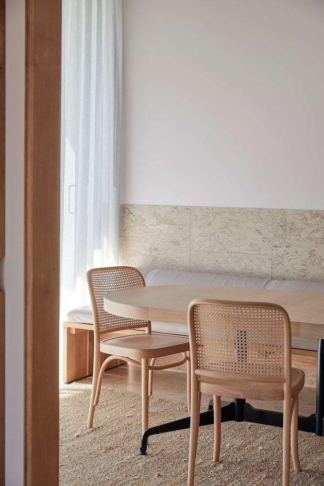 The Calile Hotel Deluxe Suite, 1 King Bed, Pool View 5