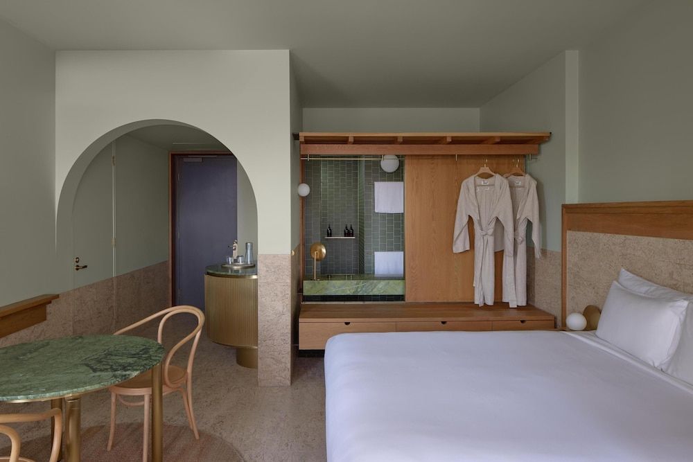 The Calile Hotel Room, 1 King Bed, City View 3