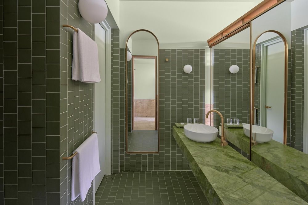 The Calile Hotel Room, 1 King Bed, City View 2