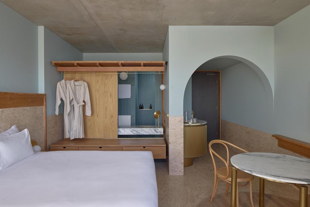 The Calile Hotel Room, 1 King Bed or 2 Twin, Urban Room 4