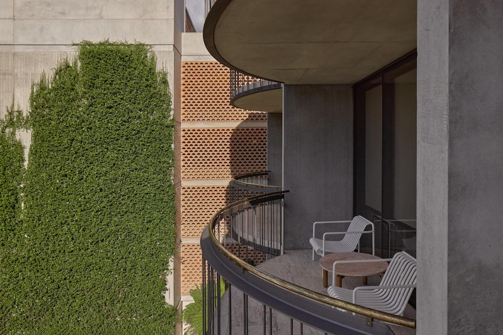 The Calile Hotel Deluxe Suite, 1 King Bed, Pool View