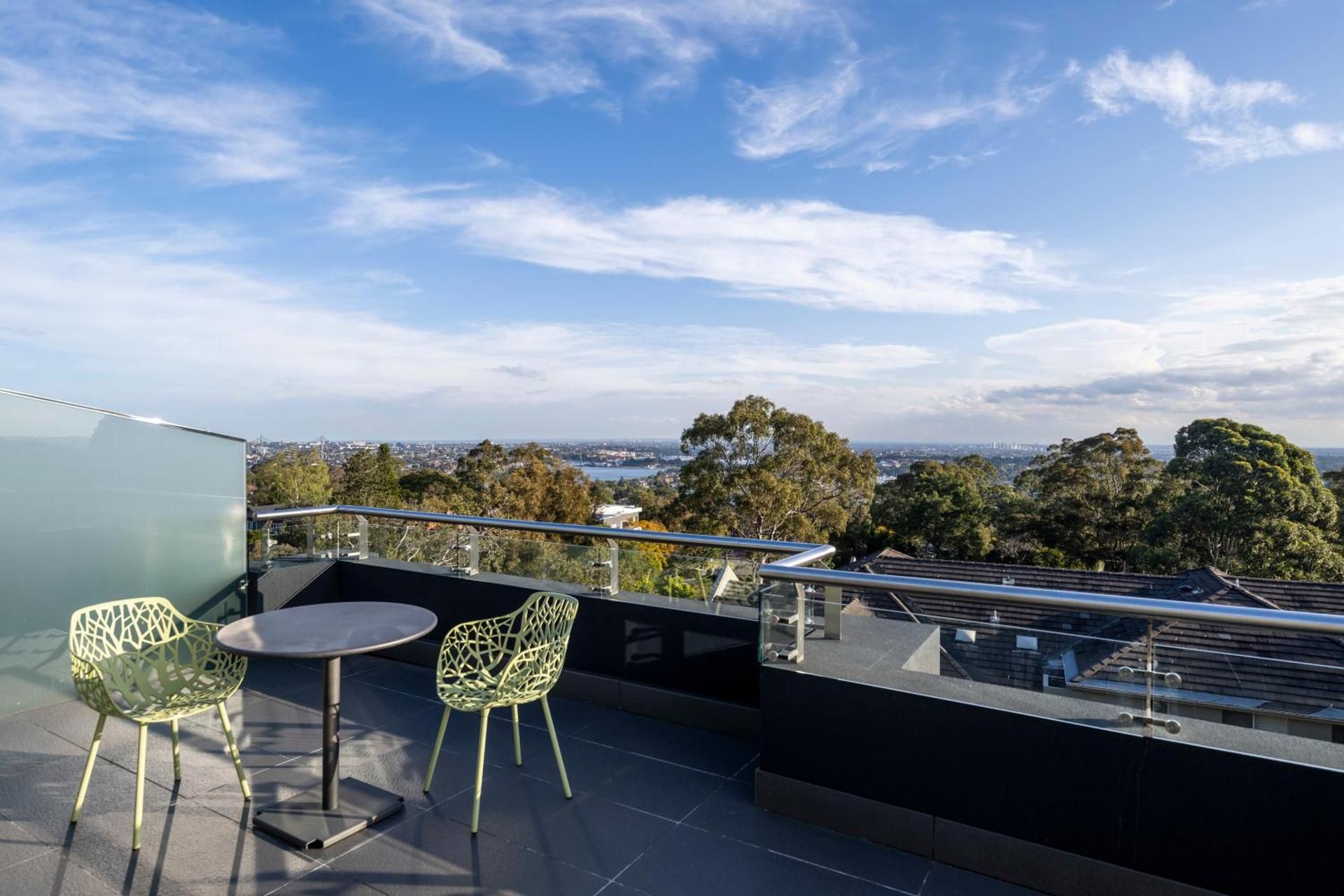 Mercure Sydney St Leonards Privilege Junior Suite With King Bed, Spa Bath And Balcony 2