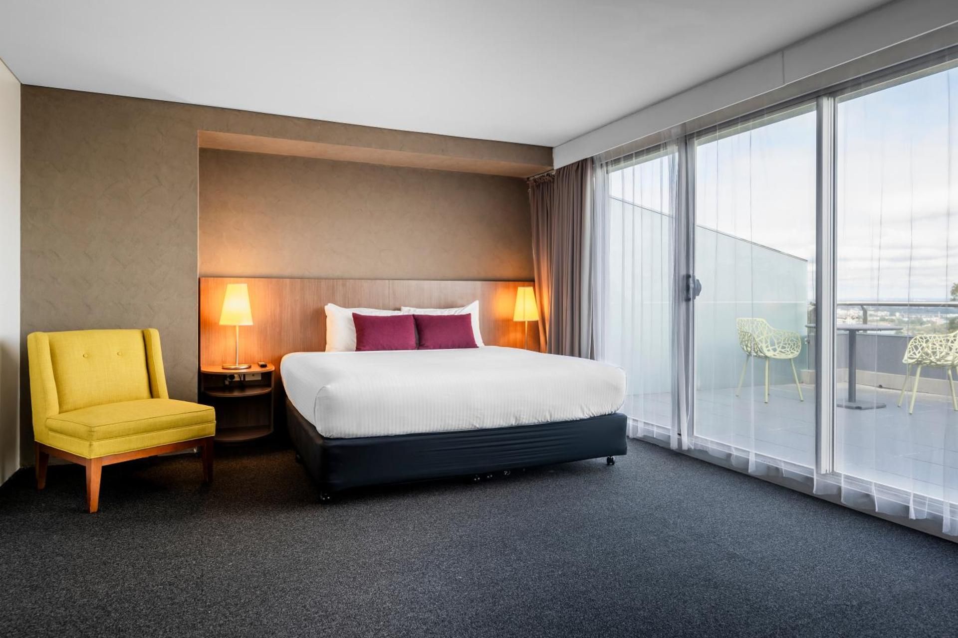 Mercure Sydney St Leonards Privilege Junior Suite With King Bed, Spa Bath And Balcony