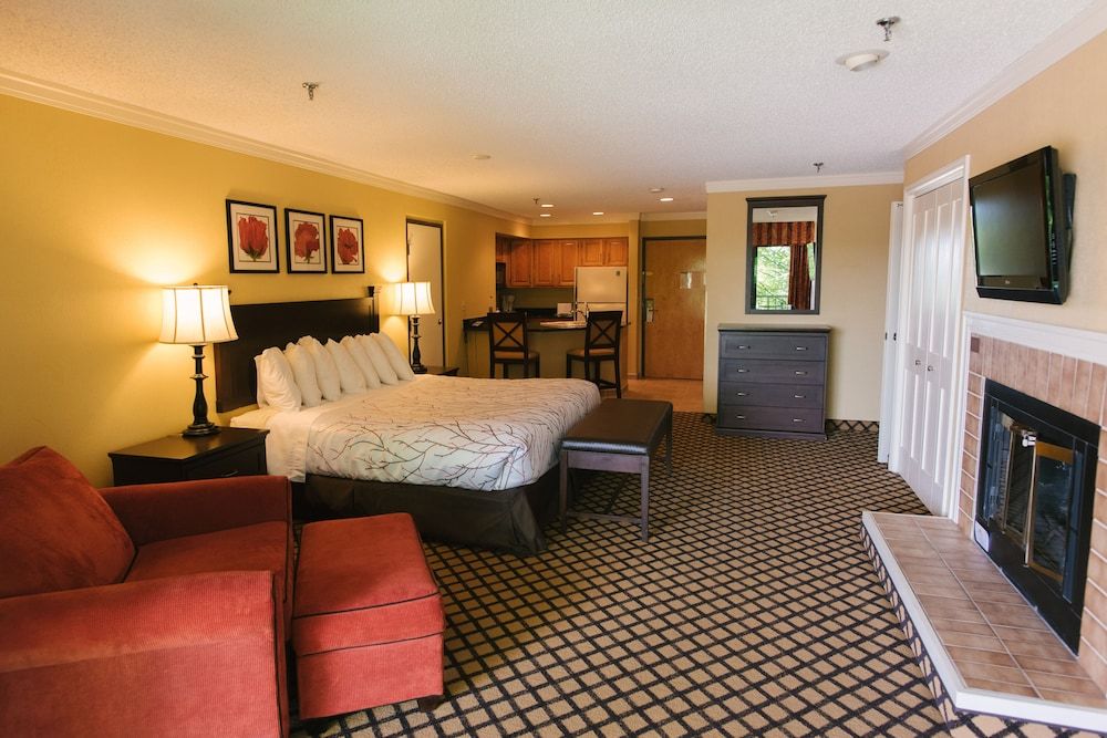 The Lakeview Hotel, Shanty Creek Resort Studio Parlor, View of Lake 3