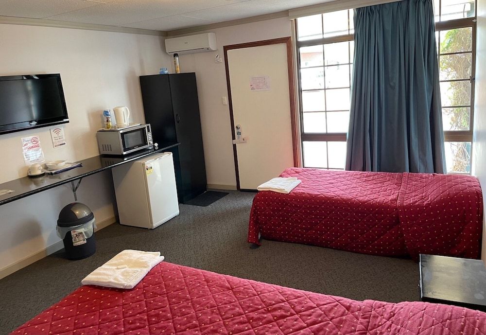 Paringa Hotel Motel Standard Triple Room