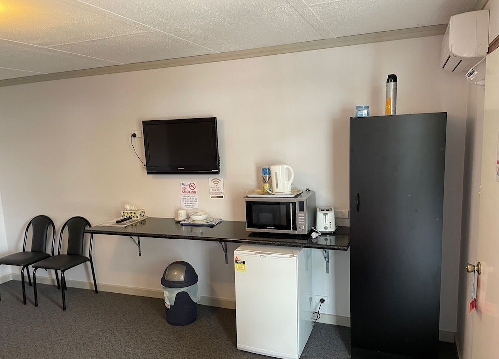 Paringa Hotel Motel Standard Triple Room 4