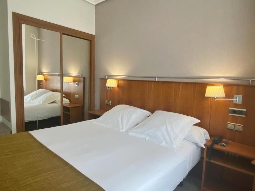 Hotel Ciudad de Compostela Basic Double or Twin Room, 1 Bedroom 3