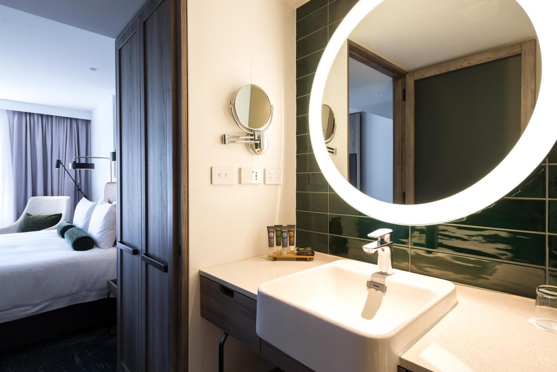 DELUXE ROOM, City View, 1 King Size Bed