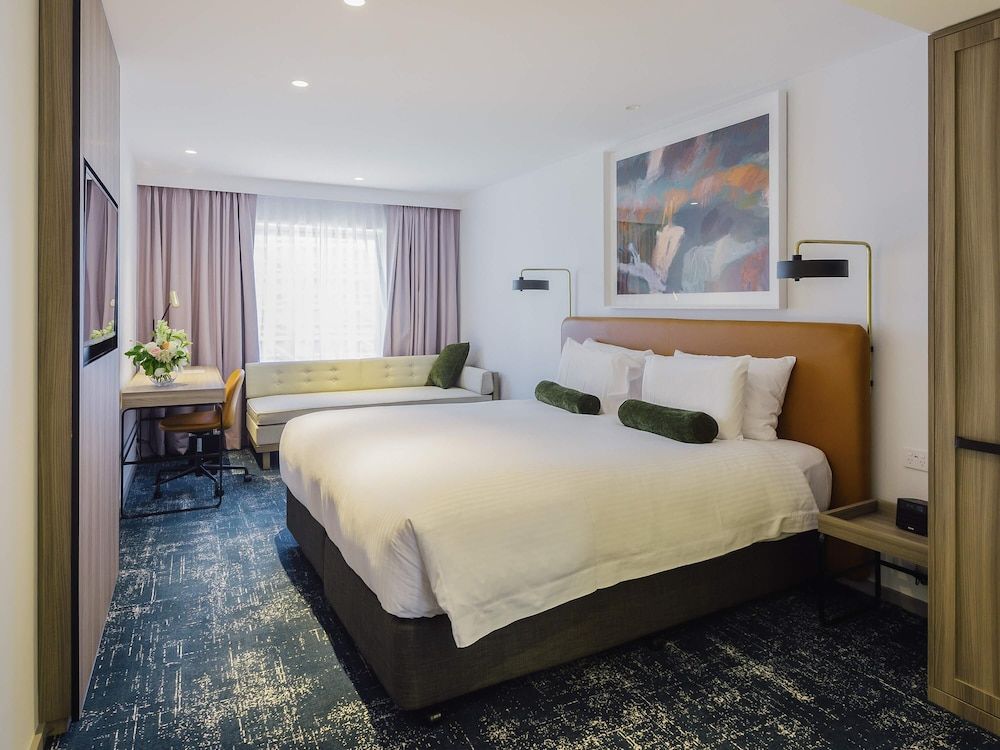 Novotel Sydney Darling Square Superior Room, 1 King Bed 3