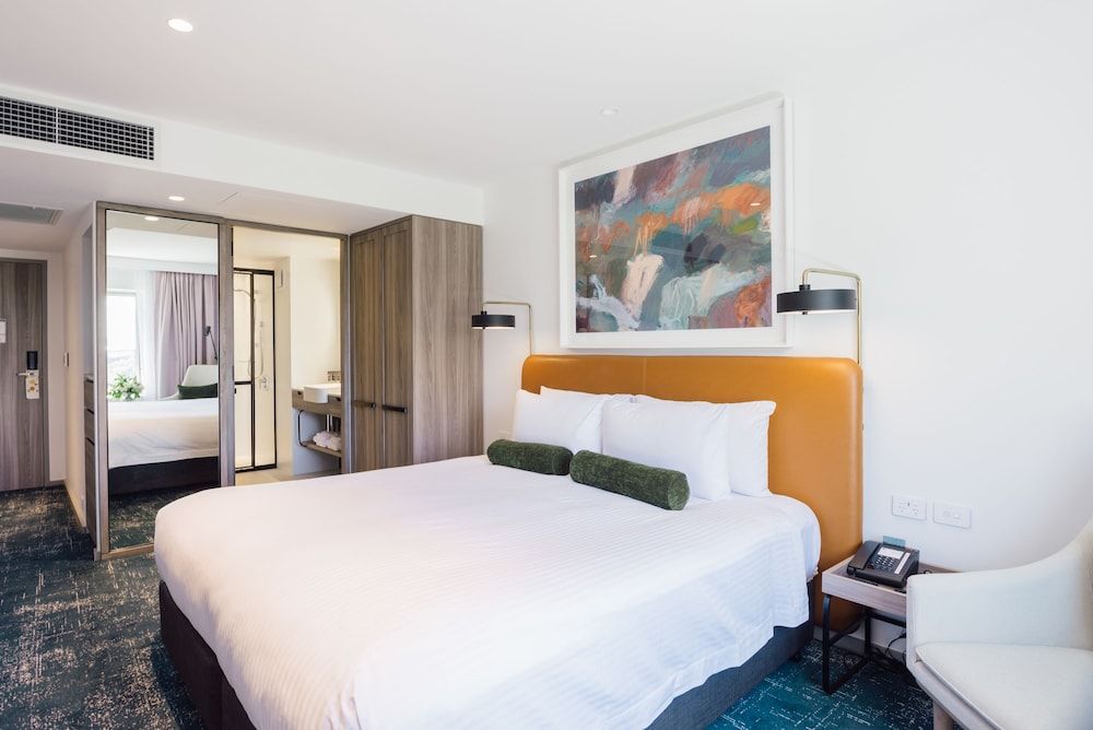 Novotel Sydney Darling Square Superior Room, 1 King Bed 4
