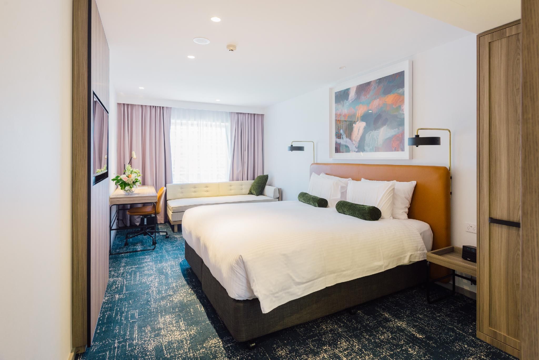 Standard Room 1 King Bed