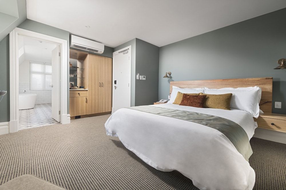 The National Hotel Deluxe Queen Room