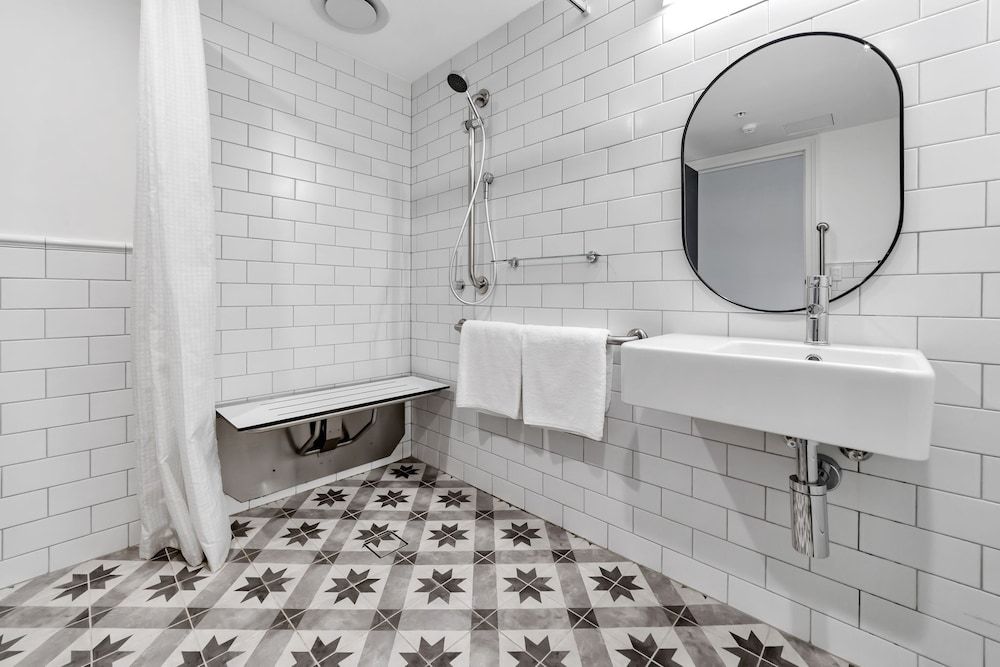 The National Hotel Deluxe Double Room, Accessible 5