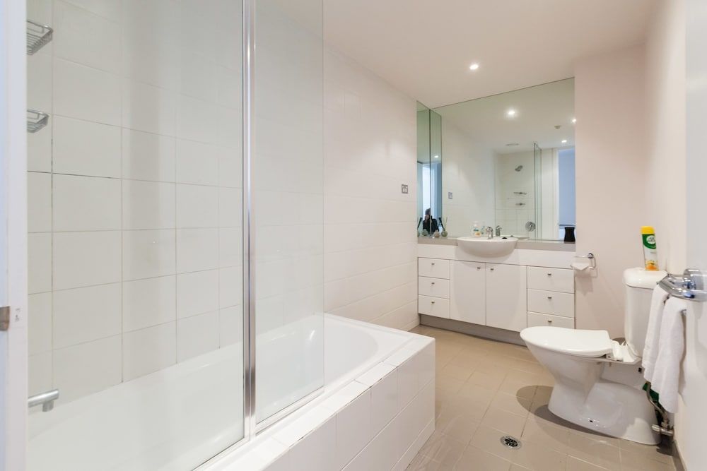 CLAUDE, 2BDR Melbourne Apartment Basic Apartment, 2 Bedrooms, Balcony 12