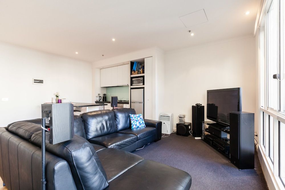CLAUDE, 2BDR Melbourne Apartment Basic Apartment, 2 Bedrooms, Balcony 14