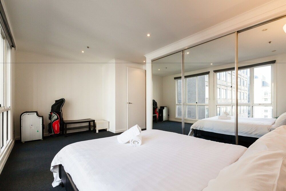 CLAUDE, 2BDR Melbourne Apartment Basic Apartment, 2 Bedrooms, Balcony 7