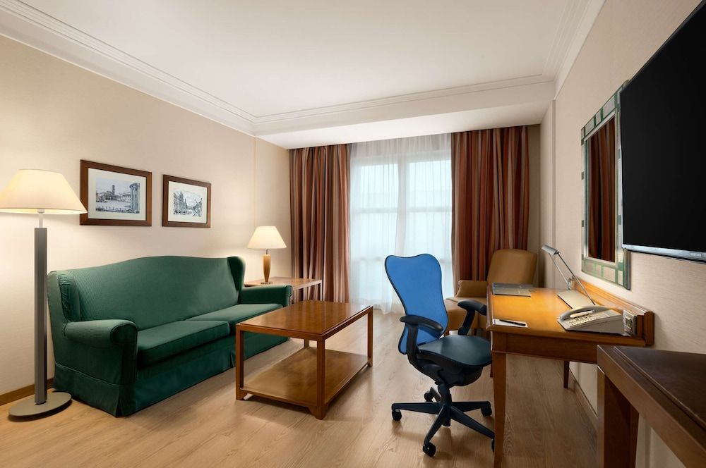 Junior Suite, 1 King Bed