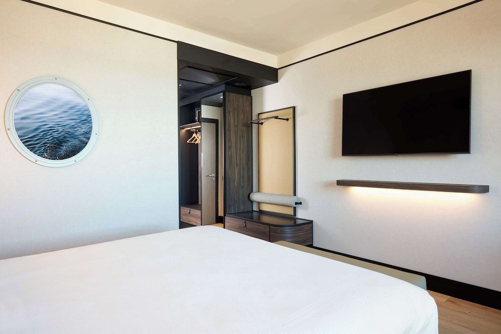 Deluxe Room, 1 King Bed