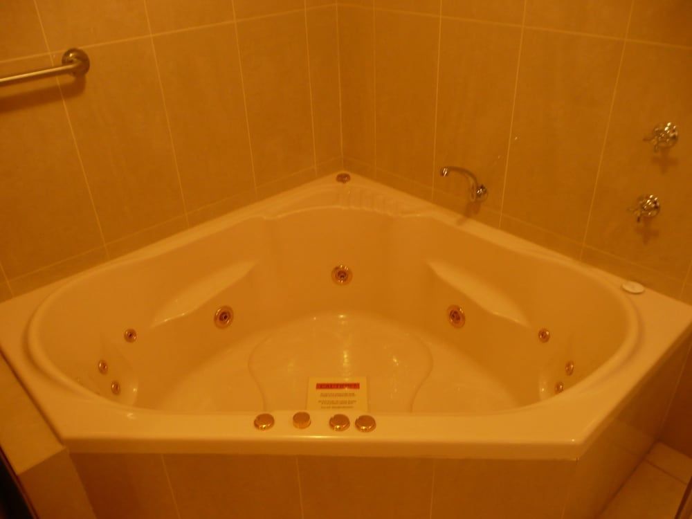 Getaway Inn Boutique Guest House Deluxe Spa Suite Room 4 4